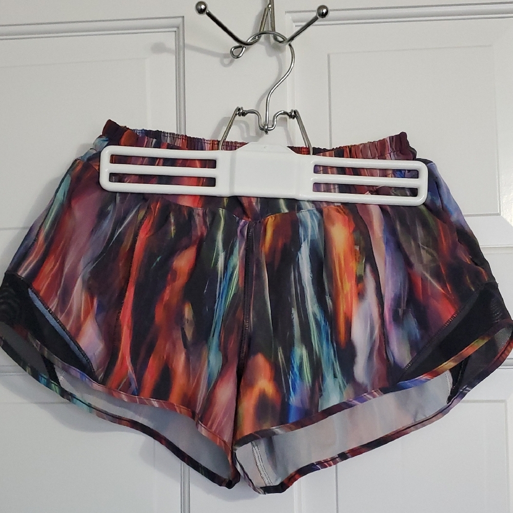 Lululemon Hotty Hot Lr 2.5 Shorts Sz 8 Chroma Fushion